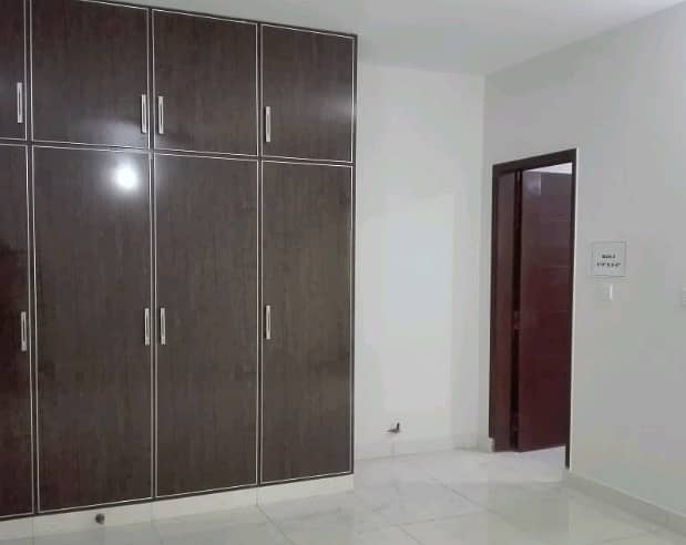 10 Marla Flat In Askari 10 Is Available For rent 4