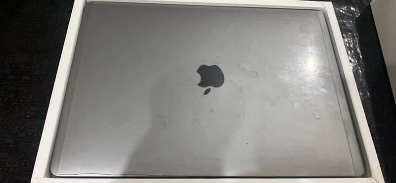 Apple Mac book Pro (touch bar M1 Chip 303 battery cycle count 0