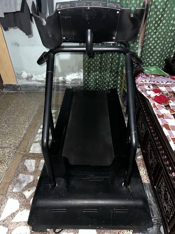 Star Trac Genuine Treadmill. 2