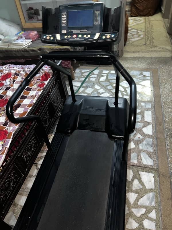 Star Trac Genuine Treadmill. 3