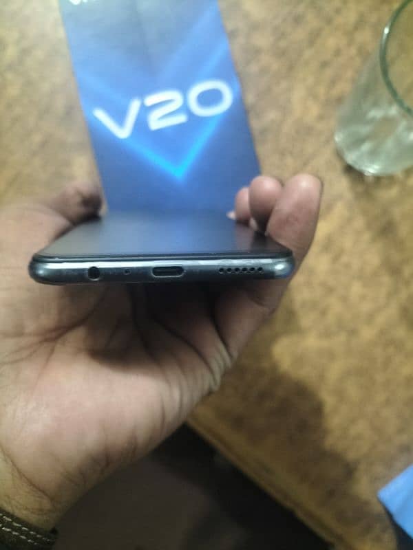 Vivo V20 1