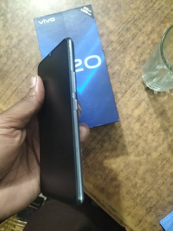 Vivo V20 4