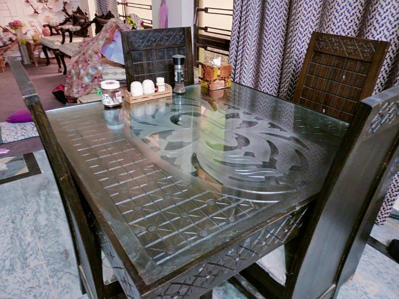 Dining table 0