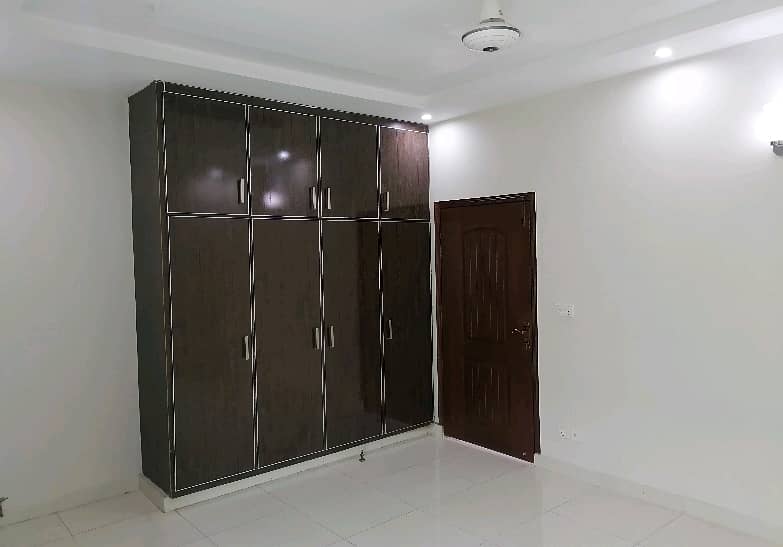 10 Marla Flat Is Available For Rent In Askari 11 Sector B Lahore 6