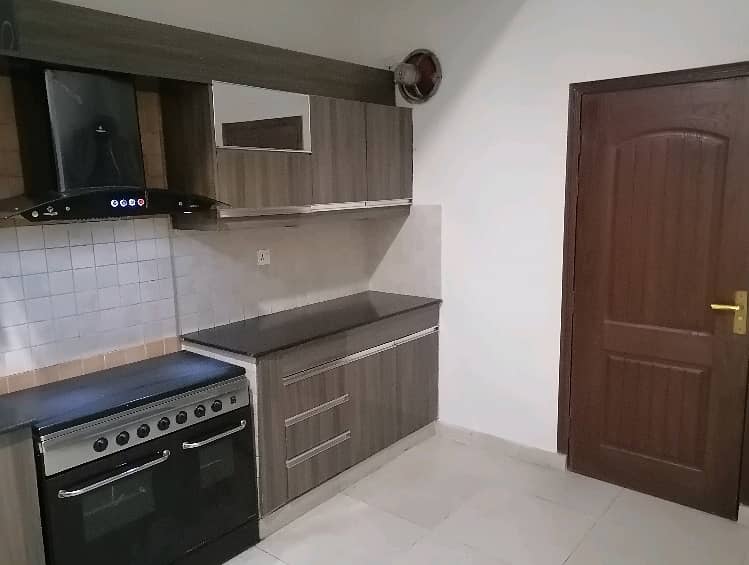 10 Marla Flat Is Available For Rent In Askari 11 Sector B Lahore 8