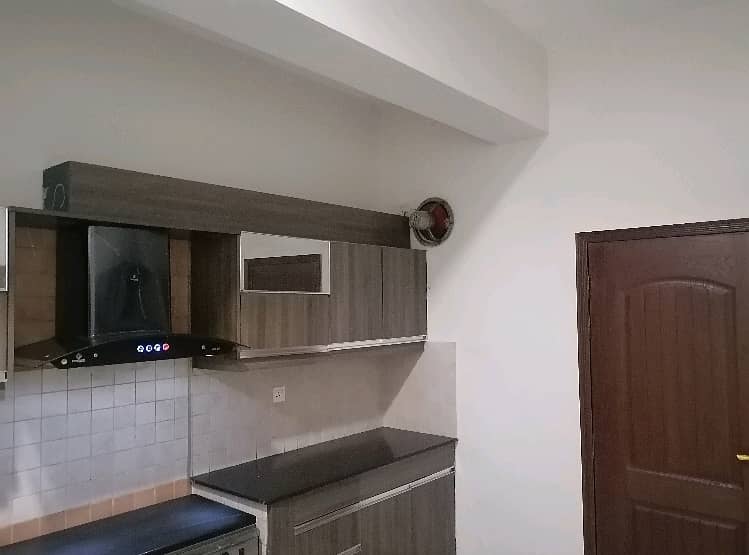 10 Marla Flat Is Available For Rent In Askari 11 Sector B Lahore 9