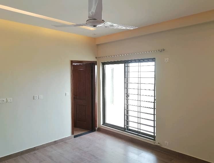 A Stunning Flat Is Up For Grabs In Askari 11 - Sector D Lahore 0