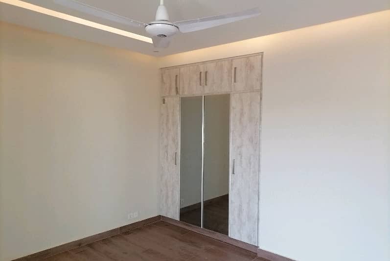 A Stunning Flat Is Up For Grabs In Askari 11 - Sector D Lahore 1