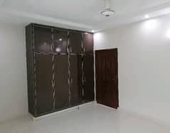 10 Marla Flat For Rent In Askari 11 Lahore