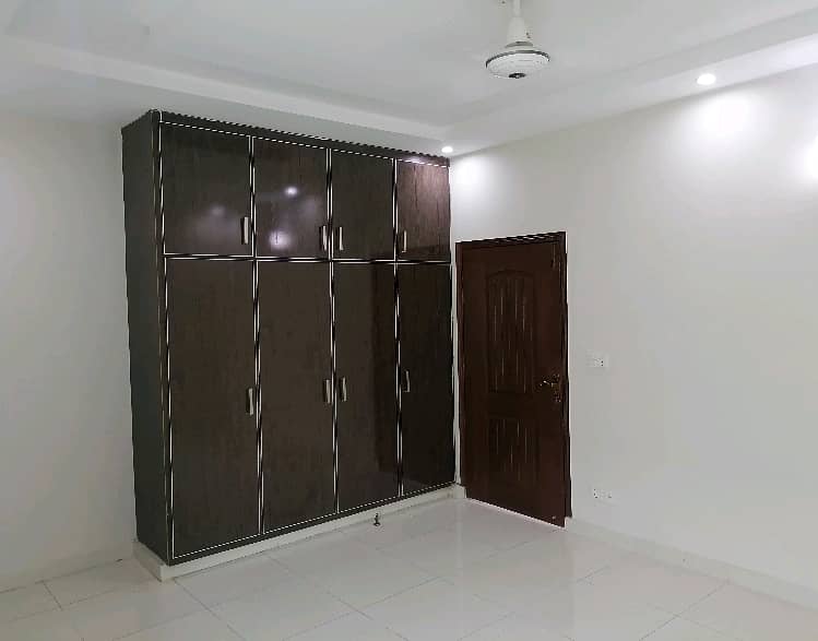 10 Marla Flat For Rent In Askari 11 Lahore 0