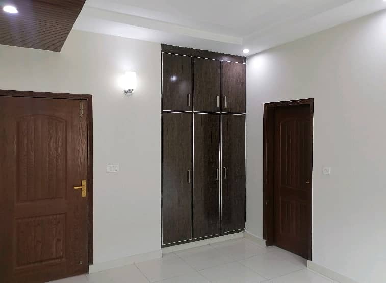 10 Marla Flat For Rent In Askari 11 Lahore 5