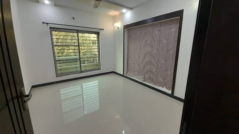 10 Marla Upper Portion Available For Rent In Overseas A Block Bahria Town Lahore 4