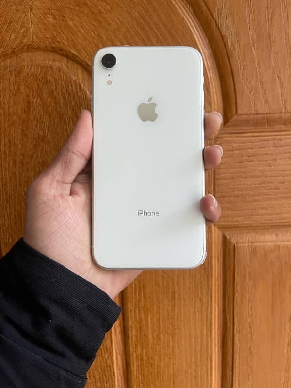 iPhone XR 1