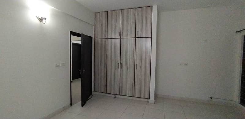 Army Flat 10-Marla, 3-Bedroom Flat For Rent 4