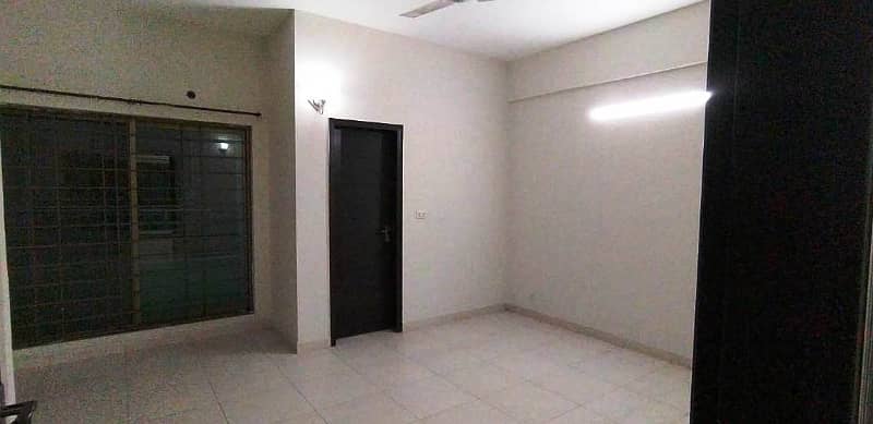 Army Flat 10-Marla, 3-Bedroom Flat For Rent 5