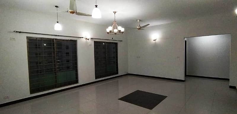 Army Flat 10-Marla, 3-Bedroom Flat For Rent 9