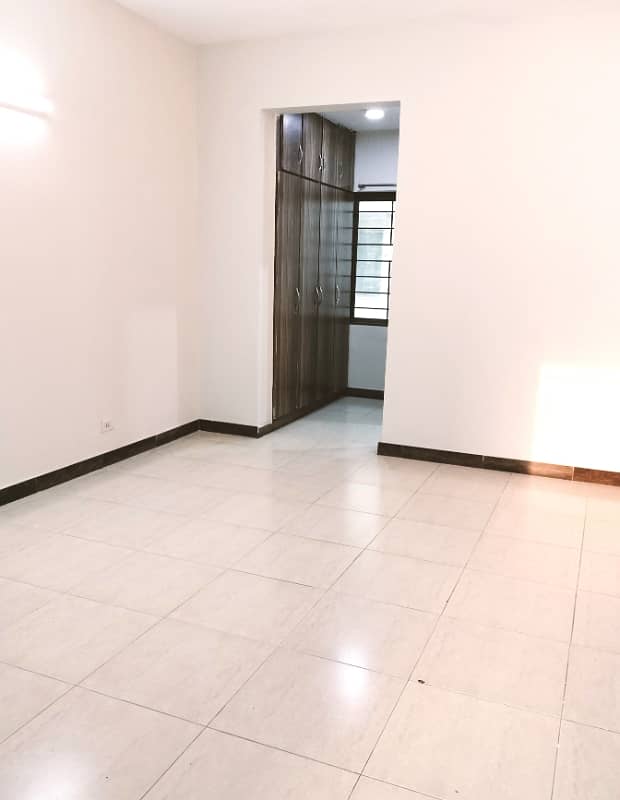 4-Bedroom Flat For Rent In Sector B Askari 11 Lahore 14