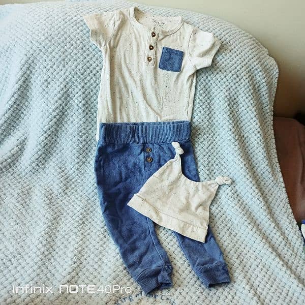 FAIR LIKE NEW CLOTHS FOR BABY BOY. SIZE FROM NEW BORN TO 1.5 YEAR. 9