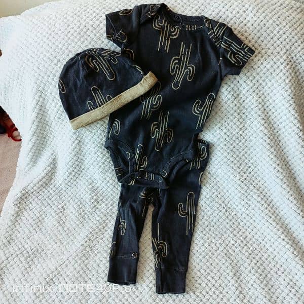 FAIR LIKE NEW CLOTHS FOR BABY BOY. SIZE FROM NEW BORN TO 1.5 YEAR. 15