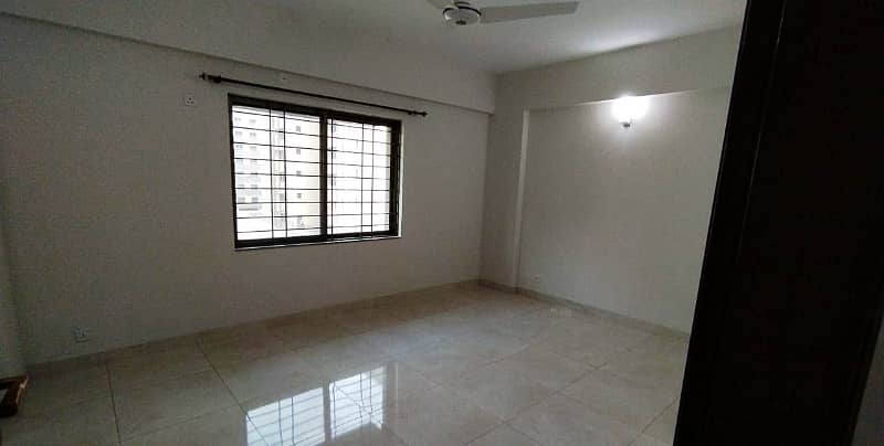 Don'T Miss Out This Beautiful Apartment (For Rent) 11