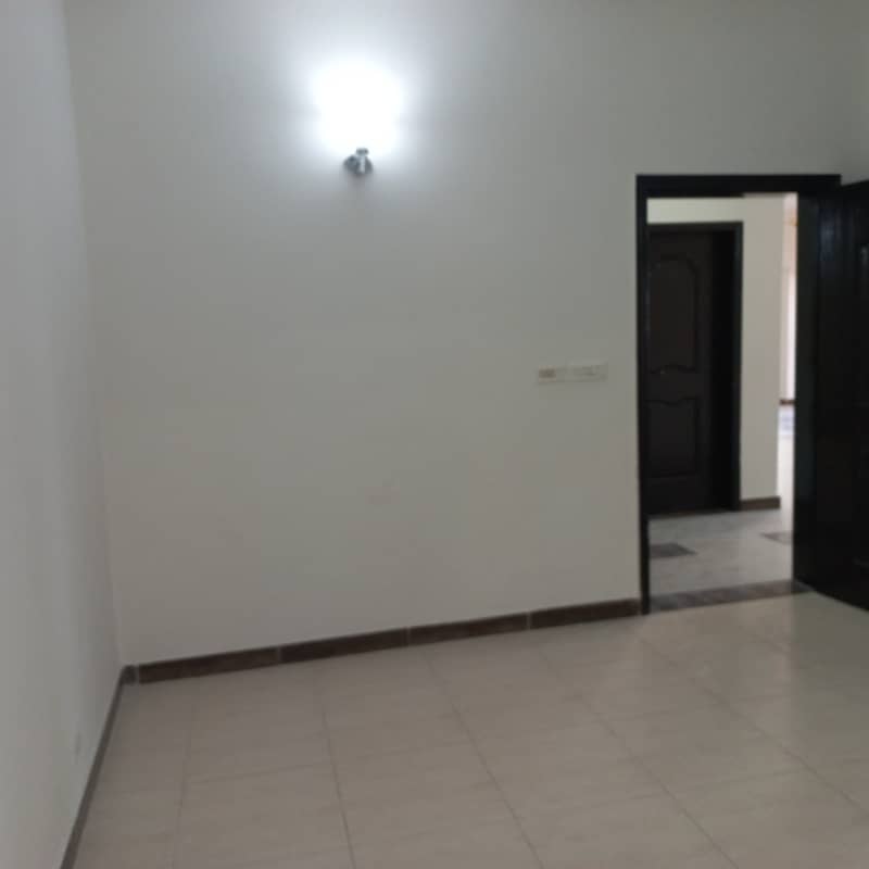 4-Bedroom Flat For Rent In Sector B Askari 11 Lahore 3