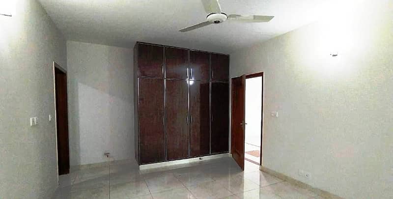 Don't miss out this beautiful apartment (For Rent) 4