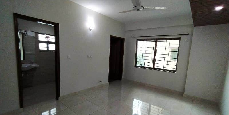 Don't miss out this beautiful apartment (For Rent) 10