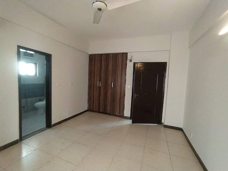 Ideal Location Near McDonald's Flat For Sale 23