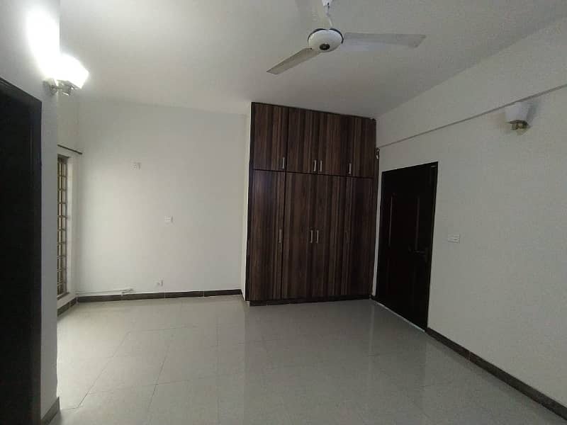 Ideal Location Near McDonald's Flat For Sale 26