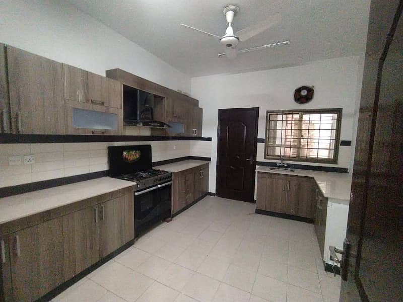 Ideal Location Near McDonald's Flat For Sale 28