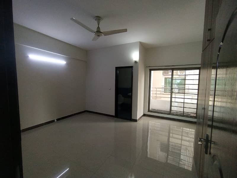 Ideal Location Near McDonald's Flat For Sale 29