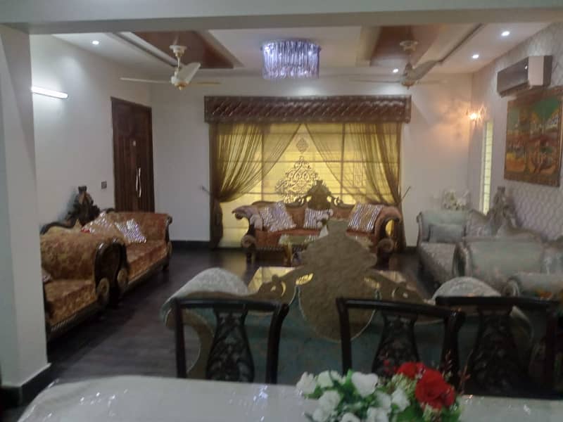 20 Marla Used House For Sale In Bahria Town Lahore 6