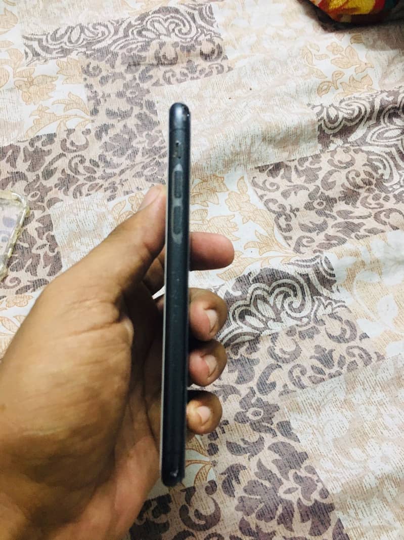 Apple iPhone XS 4