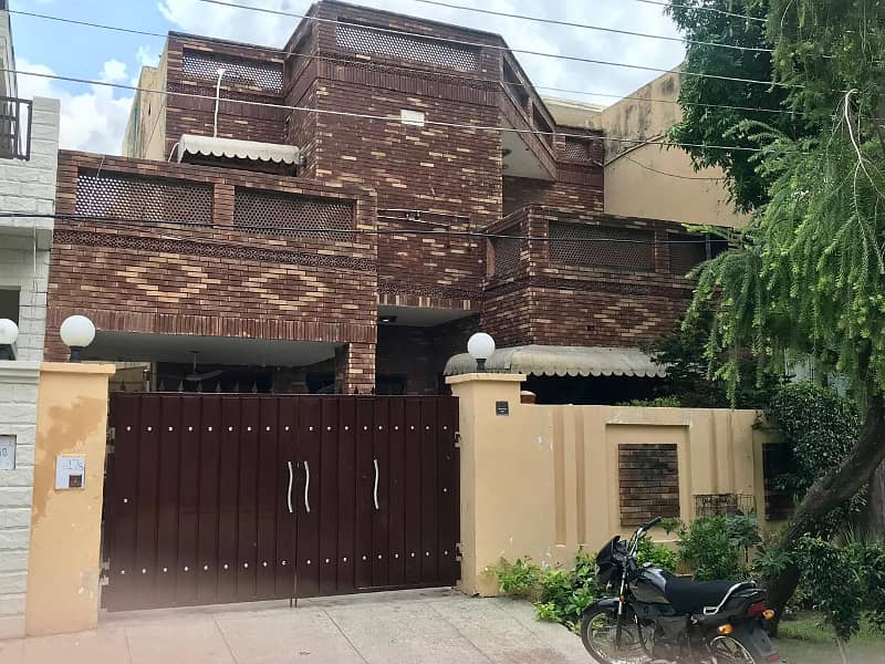 Dha phase 2 ,10 marla self made house 4bedroom demand 4 crore 0