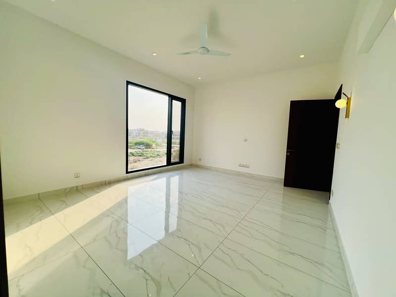 Corner House Of 1000 Square Yards Available For sale In DHA Phase 8 15