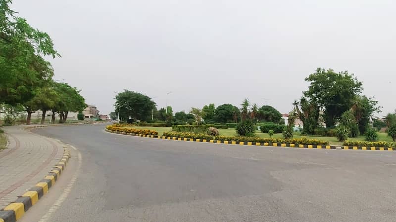 Near To Park 9 Marla Residential Plot In Only Rs. 11000000 9