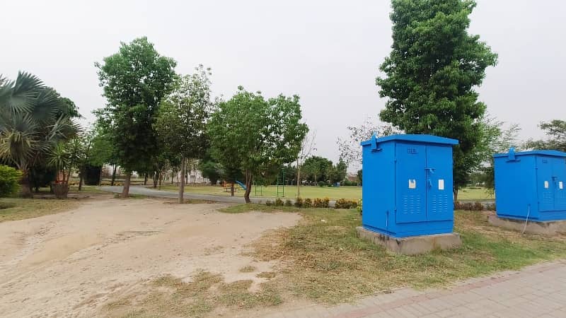 Near To Park 9 Marla Residential Plot In Only Rs. 11000000 10