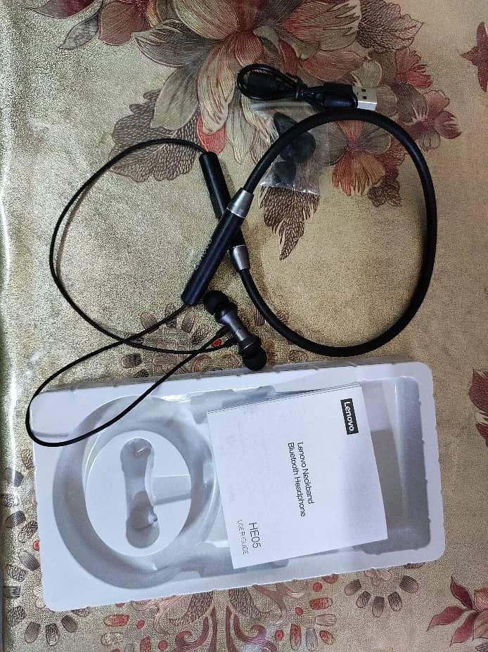 Lenovo Wireless Earbuds Neckband HE05 1