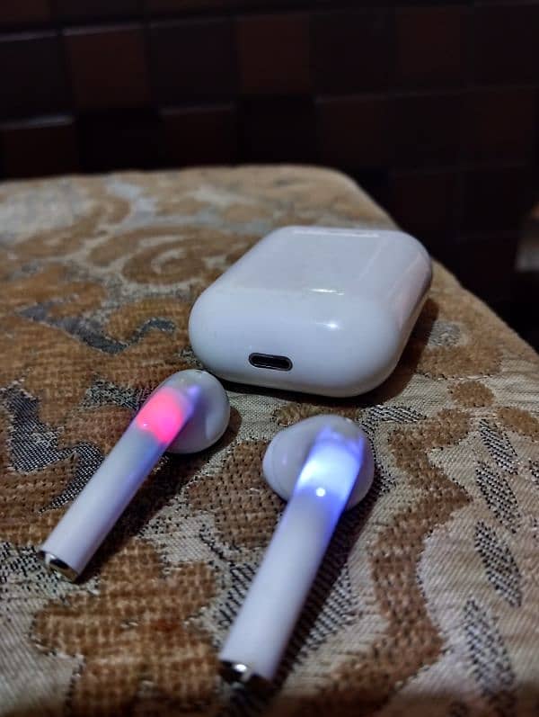 i18 Airpods New wireless earbuds with power bank and Charging Cable 1