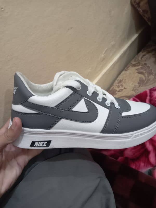 Joggers shoes for boyz.  NIKE 2