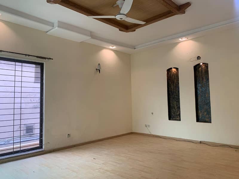 01 Kanal Beautiful House Modern Design House For Rent In DHA Phase 4 Lahore. About The Property 11