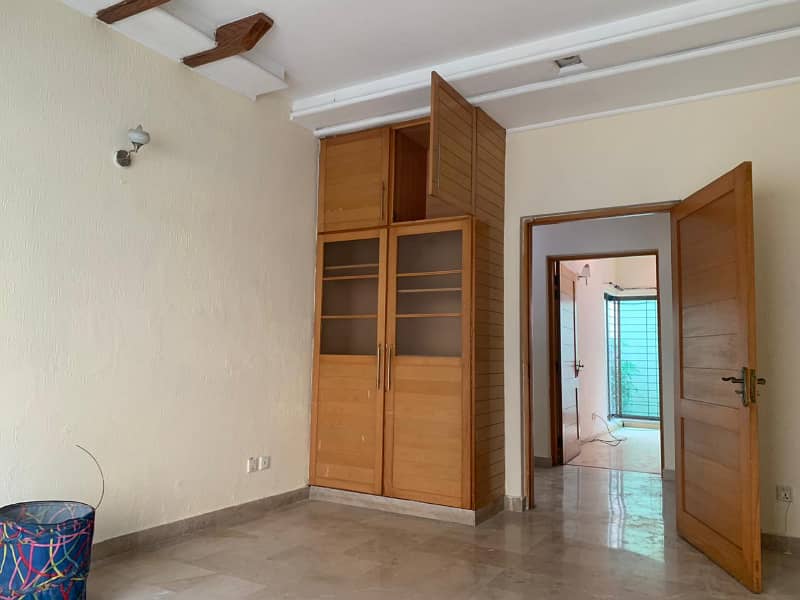 01 Kanal Beautiful House Modern Design House For Rent In DHA Phase 4 Lahore. About The Property 14