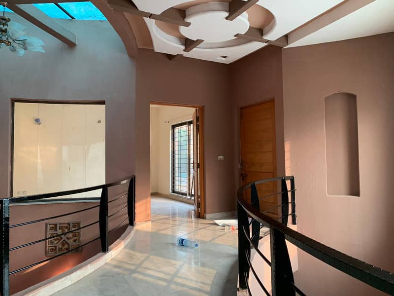 01 Kanal Beautiful House Modern Design House For Rent In DHA Phase 4 Lahore. About The Property 18