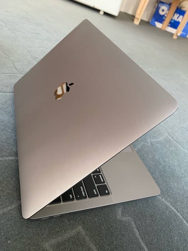 MacBook Air 2020 - i3 - 8/256GB 1