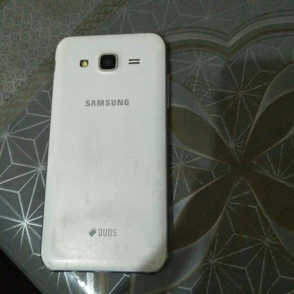 Samsung Galaxy j500 0