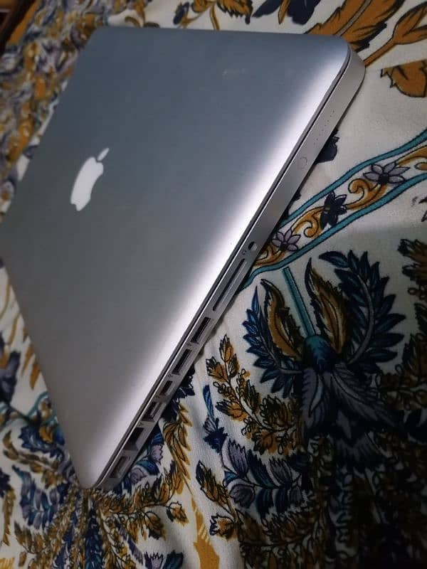 MacBook Pro final 32k 1