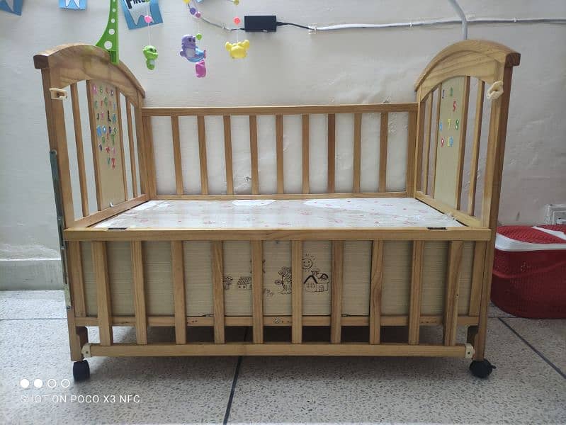 babycot wooden just like new 1