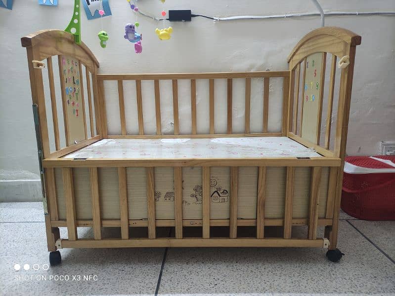 babycot wooden just like new 3