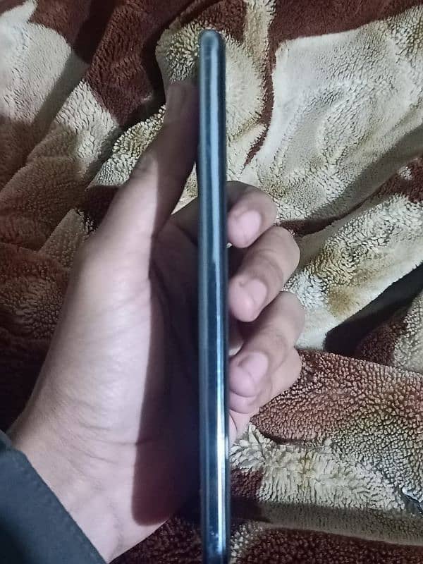 vivo V21 8+4 Gb 128Gb with original charger and box. . . . . 10