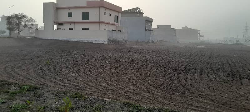 Prime Location Residential Plot For Grabs In 5 Marla Lahore 2